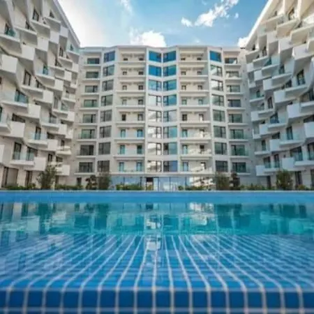 Cozy Infinity - Pool & Appartement Năvodari